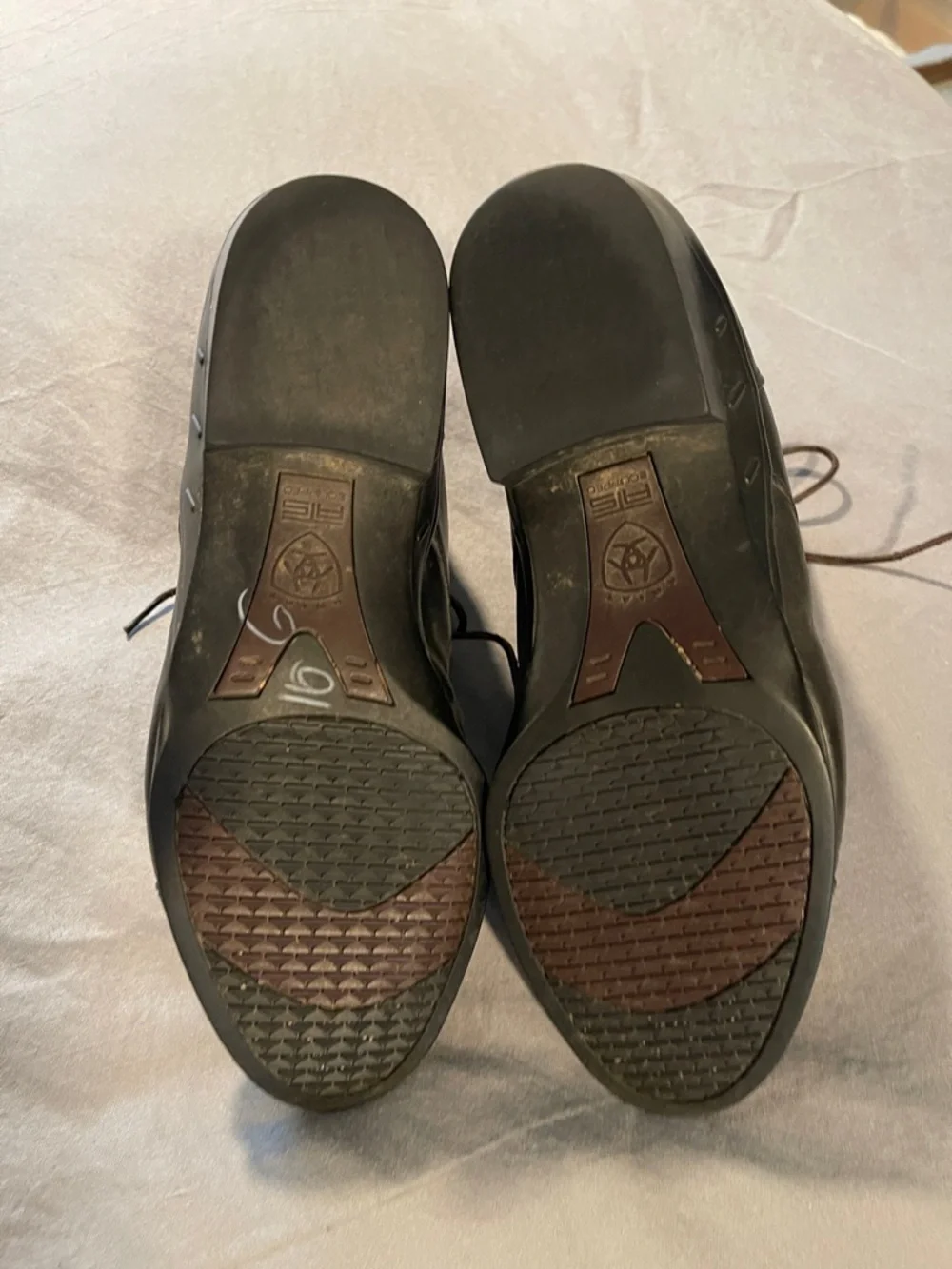 Ariat lace up boots - Picture 5 of 8